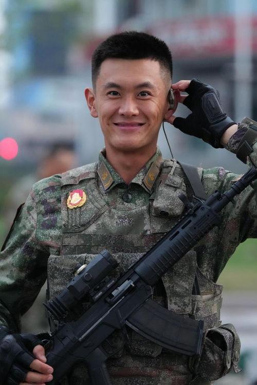 兵哥哥的照片,守护和平的钢铁卫士